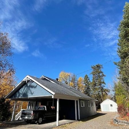 Le Chalet Bleu, Aux Pieds Des Monts-Valin Saint-David-de-Falardeau Exterior foto
