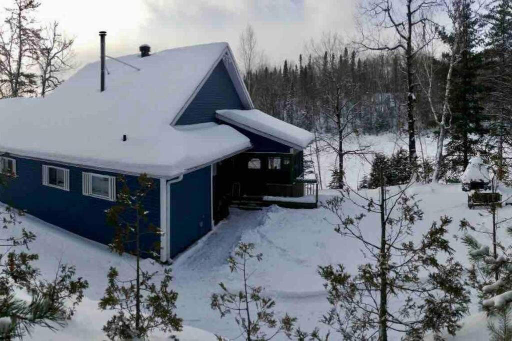 Le Chalet Bleu, Aux Pieds Des Monts-Valin Saint-David-de-Falardeau Exterior foto